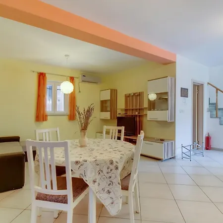 דירה With Wifi מאלי לוסיניי